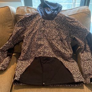 Men’s black and white north face winter jacket